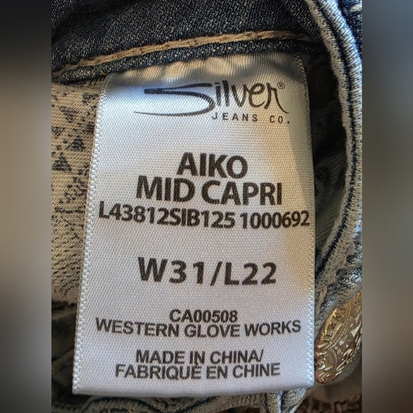 Silver Jeans Co.- Light Wash Aiko Mid Capri- W31/L22 - Picture 7 of 9